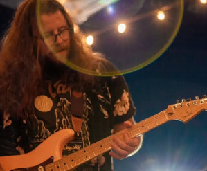 Mullets_Lake_Okoboji_Friday_Guitar_Performance_Arnolds_Park_IA