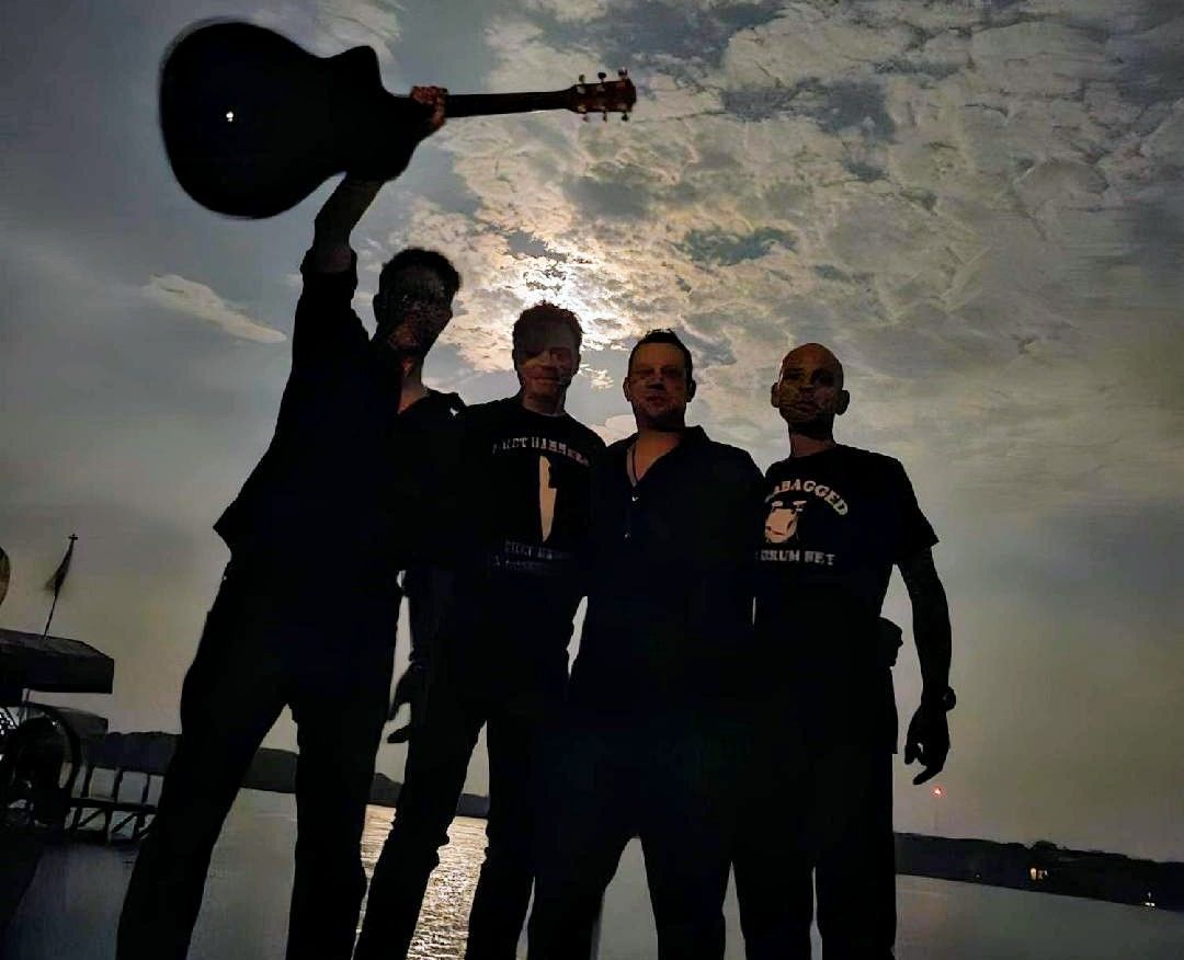 Mullets_Lake_Okoboji_Friday_Live_Entertainment_Arnolds_Park_IA